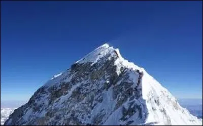 À partir de quelle température l'eau commence-t-elle à bouillir au sommet de l'Everest ?
