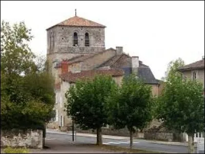 Vous avez sur cette image l'église et l'ancien prieuré Notre-Dame d'Alloue. Commune de Nouvelle-Aquitaine, dans l'arrondissement de Confolens et en Charente limousine, elle se situe dans le département ...