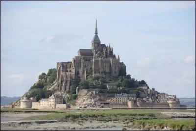 Quelle est la spécialité culinaire normande du Mont-Saint-Michel ?