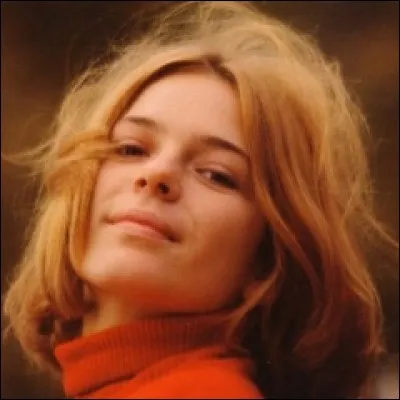 Laquelle de ces chanteuses est une "bonne connaissance" de France Gall, artiste avec qui elle s'entend bien ?
