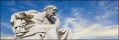 Qu'emploie-t-on, suivi du signe des deux-points, quand on énumère des éléments afin d'apporter des précisions ?