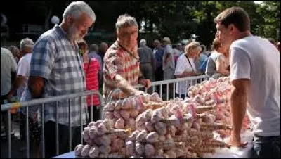 Le beurre à l'ail (connu aussi comme beurre à la bourguignonne) est un beurre parfumé à l'ail. Il accompagne le plus souvent...