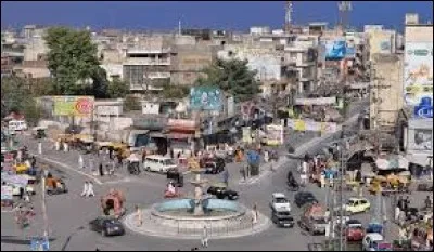 Dans quel pays se situent les villes de Lahore, Rawalpindi et Faisalabad ?