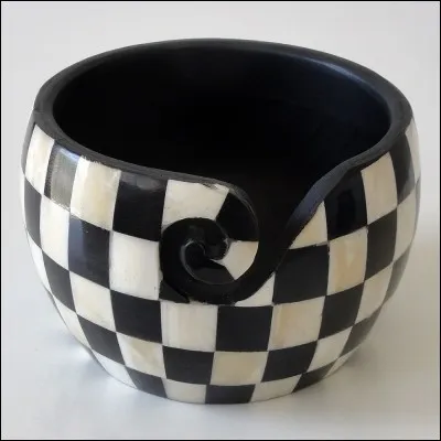 "Casque d'or" est un long-métrage interprété par Serge Reggiani.