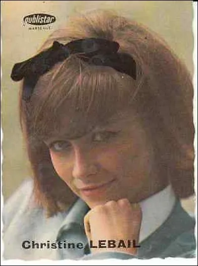 En quelle année chante-t-elle "Les Papapouilles " ?