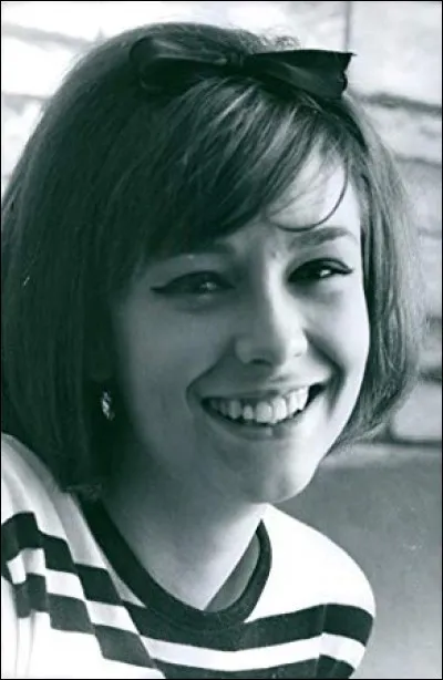 Dans quelle émission la voit-on pour la dernière fois dans les années 90, avant qu'elle ne quitte définitivement la télévision ?