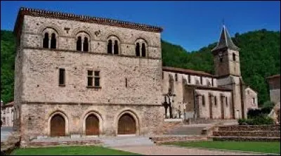 Nous terminons notre balade en Occitanie, devant le pavillon d'Adélaïde, à Burlats. Ville de l'aire urbaine Castraise, elle se situe dans le département ...