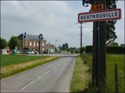 Nous voici à l'entrée de Berthouville. Commune de l'ancienne région Haute-Normandie, elle se situe dans le département ...