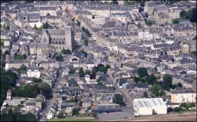 De quel d&eacute;partement Flers est-elle une sous-pr&eacute;fecture ?