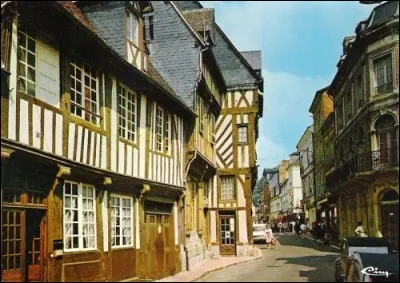 De quel d&eacute;partement Bernay est-elle une sous-pr&eacute;fecture ?