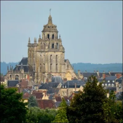 De quel d&eacute;partement Argentan est-elle une sous-pr&eacute;fecture ?