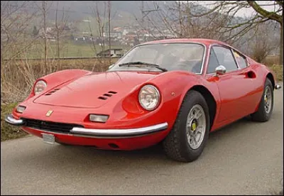 Qui conduit cette voiture ?