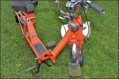 "Plan Local d'Insertion",
ou "Petit Lévrier Italien", c'est selon...
Aussi "Petit Larousse Illustré"
lorsqu'il est décompressé !
Aux cartes, parfois gagnant,
Le faux disparaît en repassant,
Le vrai, avec la main, s'aidant
et sur le plat travaillant...
Et pour paraître irrespectueux,
comme la ride, serait disgracieux,
et "véloce", tel en la chanson de Queneau
Interprétée par la Gréco !

Qu'est-ce ?