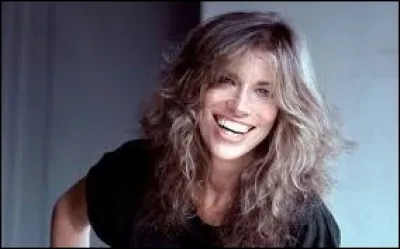 Carly Simon a connu son plus gros succès avec ''You're So Vain''. Elle l'a chanté pour son ex-compagnon, un acteur très vaniteux qui a réalisé ''Dick Tracy'' et joué son propre rôle dans ''In Bed with Madonna''. Quel est son nom ?