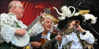 Tri Yann chante ''An alarc'h'', une chanson patriotique bretonne. La traduction de ce titre donne le nom de l'oiseau volant le plus lourd. Quel est ce volatile de la famille des Anatidés ?