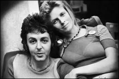 ''Give Ireland Back to the Irish'' est une chanson des Wings. Quelle ville irlandaise se trouve en Ulster (encore occupé par les Britanniques) et ne porte pas ce nom actuellement ?