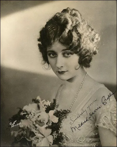 Quel était le nom de la première épouse de Charlie Chaplin ?