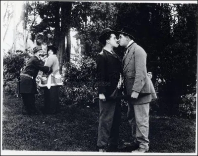 Dans quel pays se déroula l'incident du 15 mai 1932 durant lequel Charlie Chaplin manqua de peu d'être tué ?