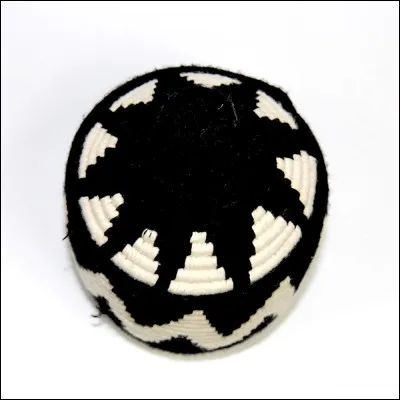 "Trois hommes et un couffin" est un long-m&eacute;trage interpr&eacute;t&eacute; par Roland Giraud.