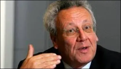 Il apparaît régulièrement dans les bêtisiers, même en France.
Qui a acquis une notoriété internationale grâce à sa fameuse bafouille "Il faut arczeschnechner le changement" ?