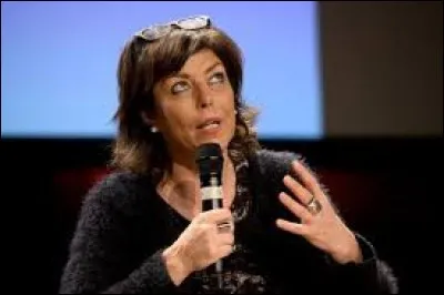 Face à des écoliers, lors du tournage d'une émission télévisée, Joëlle Milquet a montré son mauvais caractère et persisté dans son erreur en affirmant que...