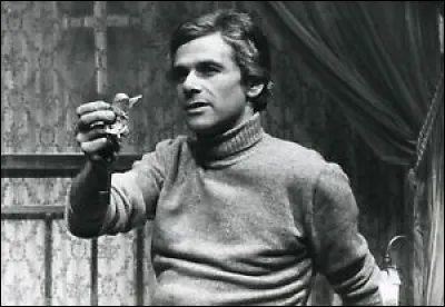 Il était Antoine dans "le Deuxième Souffle" de Melville, Azam 
dans "L'Attentat" de Boisset, l'inspecteur Lucien Darros dans "Flic Story" : c'est ...