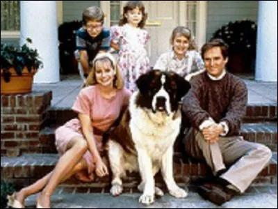 Quel est le titre et le nom du chien du film de Brian Levant de 1992 ?