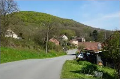 Nous sommes en Haute-Saône, à Courmont. C'est un village de la région ...