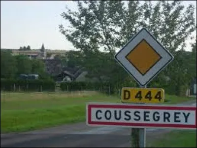 Nous sommes dans l'ancienne région Champagne-Ardenne, à l'entrée de Coussegrey. Nous nous trouvons dans le département ...