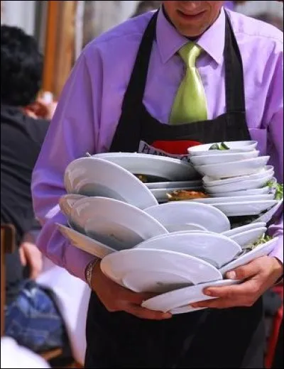Quand vous d&eacute;barrassez la table pour d'autres personnes...