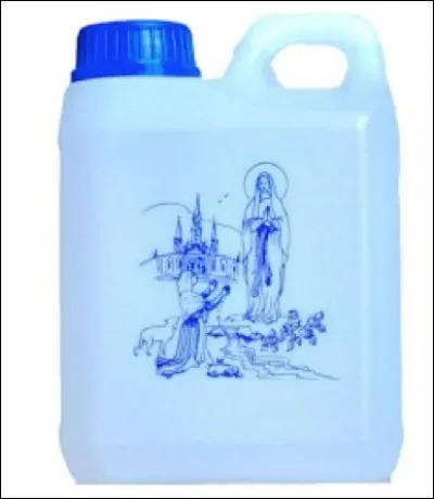 Quelle est cette eau qui provient d'une source d&eacute;gag&eacute;e par Bernadette Soubirous dans la grotte de Massabielle et r&eacute;put&eacute;e miraculeuse ?