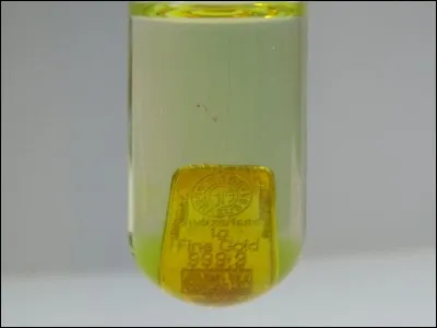 Quel est le nom du m&eacute;lange d'acide chlorhydrique et d'acide nitrique qui permet de dissoudre l'or ?