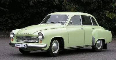 Partons &agrave; la rencontre de cette voiture d'Allemagne de l'Est. Cette voiture est produite par le constructeur d'Eisenach mais on la connait sous son nom d'export. Quel est cette voiture ?