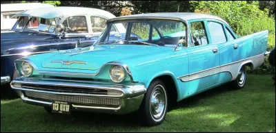 En 1961, ce constructeur a mis la cl&eacute; sous la porte. Je vous pr&eacute;sente l'un de ses derniers mod&egrave;les. Quel est son nom ?