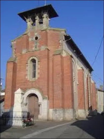 Vous avez sur cette image l'église Saint-Cloud, à Monheurt. Village de Nouvelle-Aquitaine, dans l'arrondissement de Nérac, il se situe dans le département ...