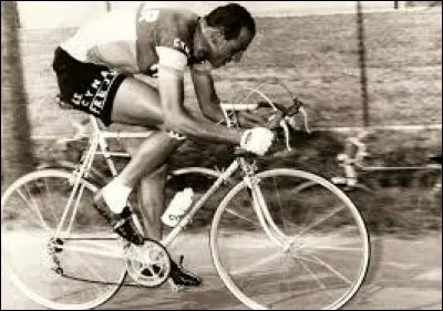 Ce cycliste italien, spécialiste du "contre-la montre", a battu le record du monde de l'heure en 1956 puis a remporté le championnat du monde et le tour d'Italie en 1958 ; c'est ... Baldini.