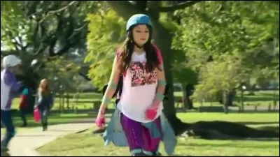 Quelles sont les couleurs des deux paires de patins de Luna ?