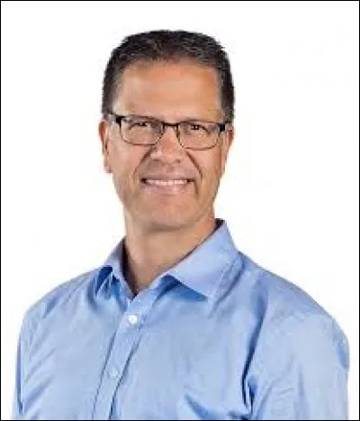 Je vous présente Tom Dehaene, le fils du charismatique...