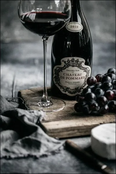 Je vous offre un verre de Pommard, c'est un cru :