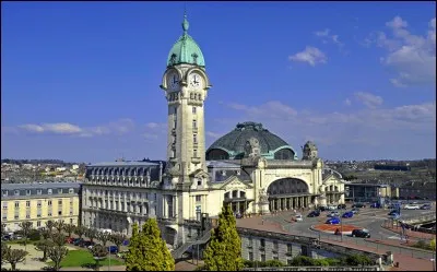 Oublions la lettre « K » !
Lettre « L » comme « limogeage » ou « se faire limoger »!
Ce terme est apparu pendant la 1e Guerre mondiale et signifiait qu'un général incompétent était brutalement privé par sa hiérarchie de son commandement et était nommé à Limoges (ou dans le Limousin) un poste d'égale valeur, mais sans responsabilité.
Combien de généraux au total se firent-ils limoger ?
Combien de généraux se retrouvèrent-ils muter à Limoges ou dans le Limousin ?