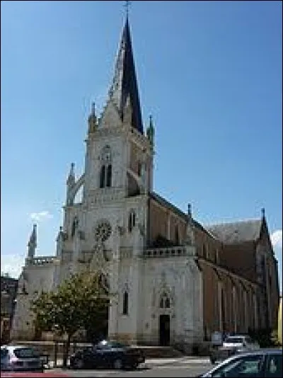 Voici l'&eacute;glise Saint-Martin d'&Eacute;commoy. Ville des Pays-de-la-Loire, elle se situe dans le d&eacute;partement ...