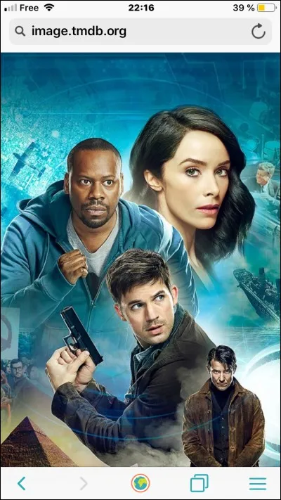 Dans "Timeless", de qui Lucy est-elle amoureuse ?