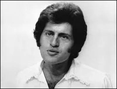 Complétez les paroles de ''La Fleur aux dents'' de Joe Dassin.

''Il y a les filles dont on rêve
Et celles avec qui l'on dort
Il y a les filles qu'on regrette
Et celles qui laissent des remords
Il y a les filles que l'on aime
Et celles qu'on aurait pu aimer
Puis un jour il y a la femme
-------------------------''