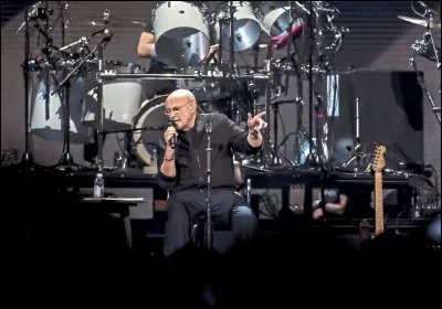 À quel groupe Phil Collins a-t-il appartenu ?