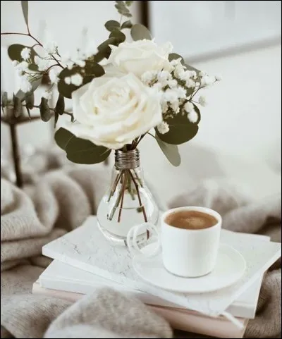 Qui est l'écrivain de "Cinq Mars" ?