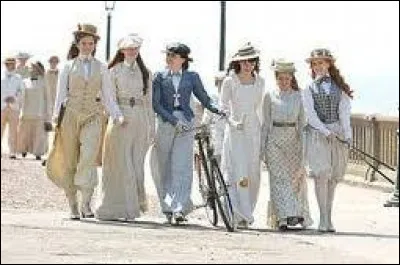 "À l'ombre des jeunes filles en fleurs" est le deuxième tome de "À la recherche du temps perdu". Trouvez l'auteur !