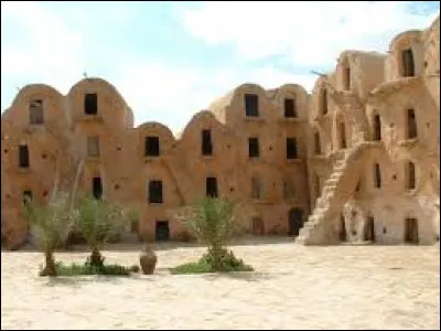 Tout le monde connait l'expression ''Aller à Tataouine'', mais dans quel pays du Maghreb se trouve Tataouine ?