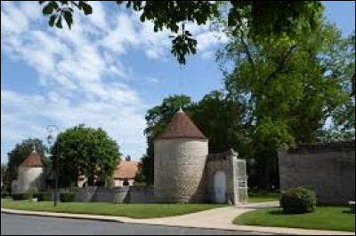 Notre balade dominicale commence au château de Fains-la-Folie. Ancienne commune Eurélienne, elle se situe en région ...