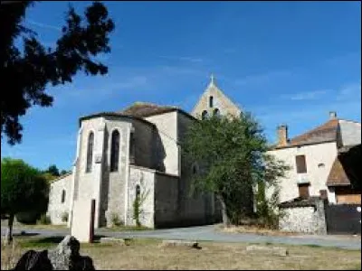 Nous sommes maintenant en Nouvelle-Aquitaine devant l'église Saint-Jean-Baptiste de Fonroque. Commune de l'arrondissement de Bergerac, elle se situe dans le département ...