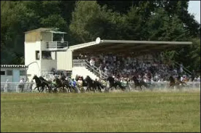 Je vous propose un arrêt dans l'Eure, à l'hippodrome de Francheville. Nous sommes dans l'ancienne région ...